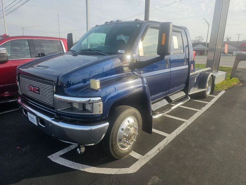 2004 GMC TopKick - Image 2 of 4