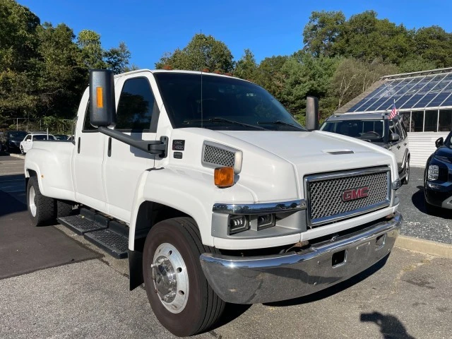 2004 GMC TopKick - Image 2 of 21