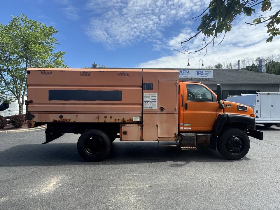 2004 GMC TopKick - Image 5 of 17