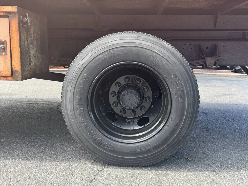 2004 GMC TopKick - Image 16 of 17