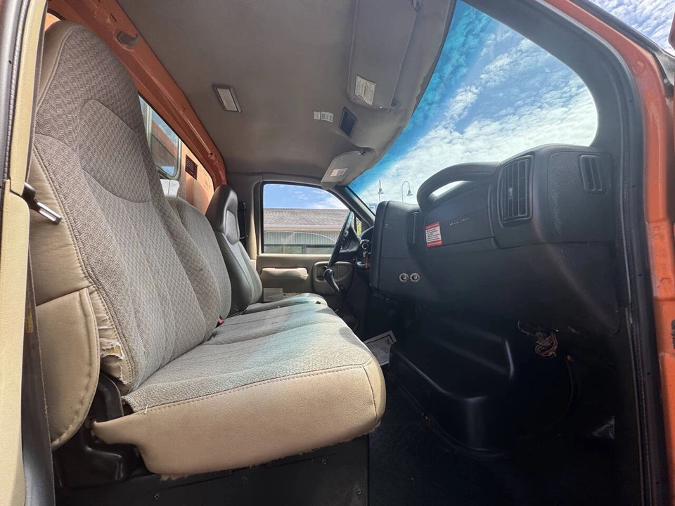 2004 GMC TopKick - Image 11 of 17
