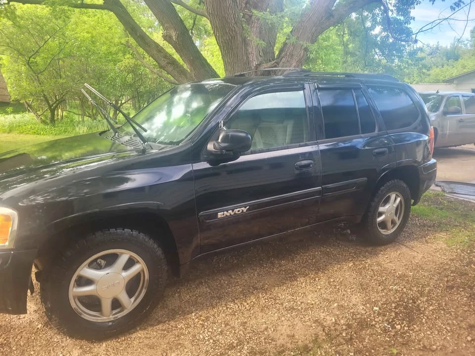 2004 GMC Envoy - Image 2 of 10