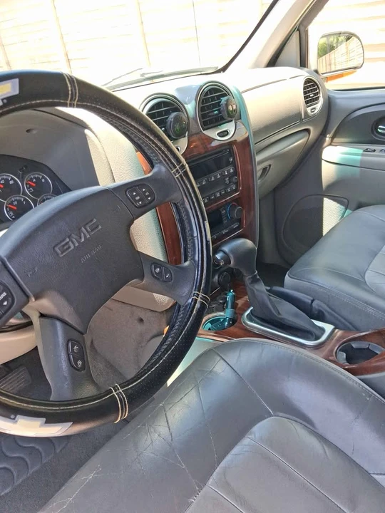 2004 GMC Envoy - Image 2 of 7