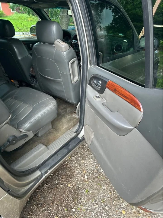 2004 GMC Envoy - Image 8 of 10