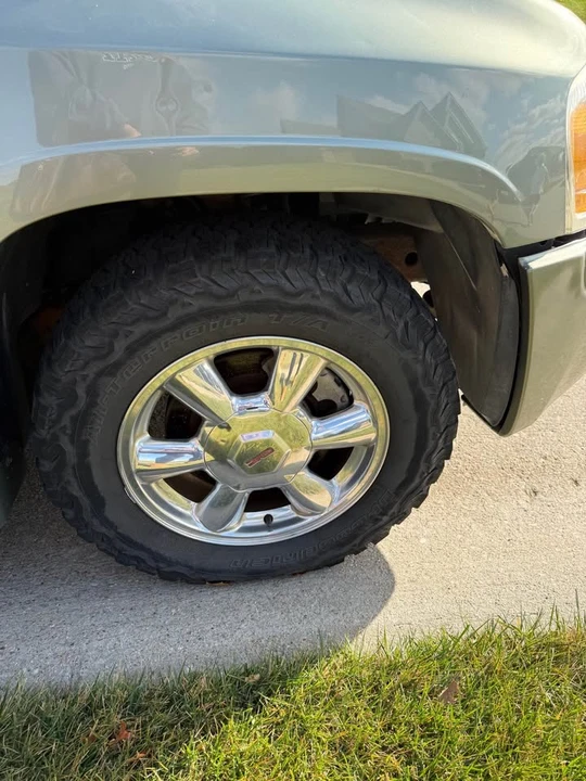 2004 GMC Envoy - Image 11 of 13