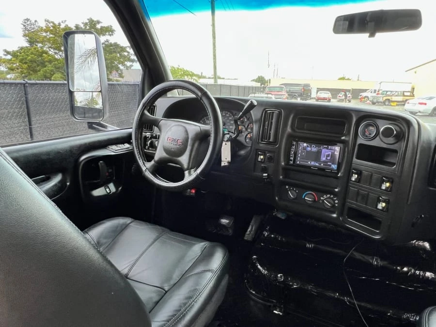 2004 GMC TopKick - Image 6 of 27