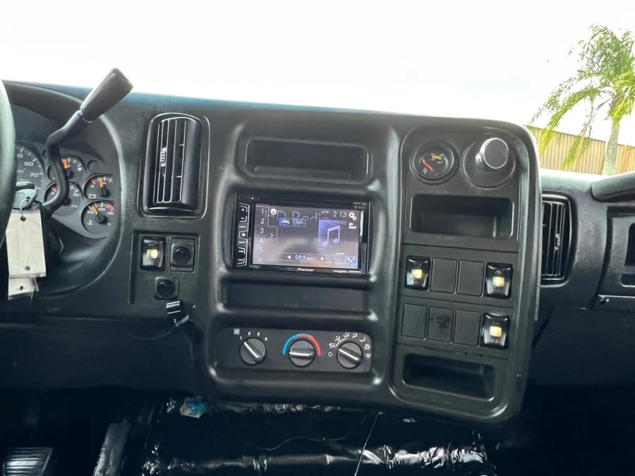 2004 GMC TopKick - Image 7 of 27