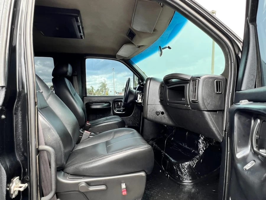 2004 GMC TopKick - Image 8 of 27