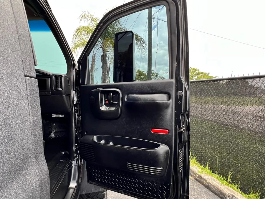 2004 GMC TopKick - Image 24 of 27