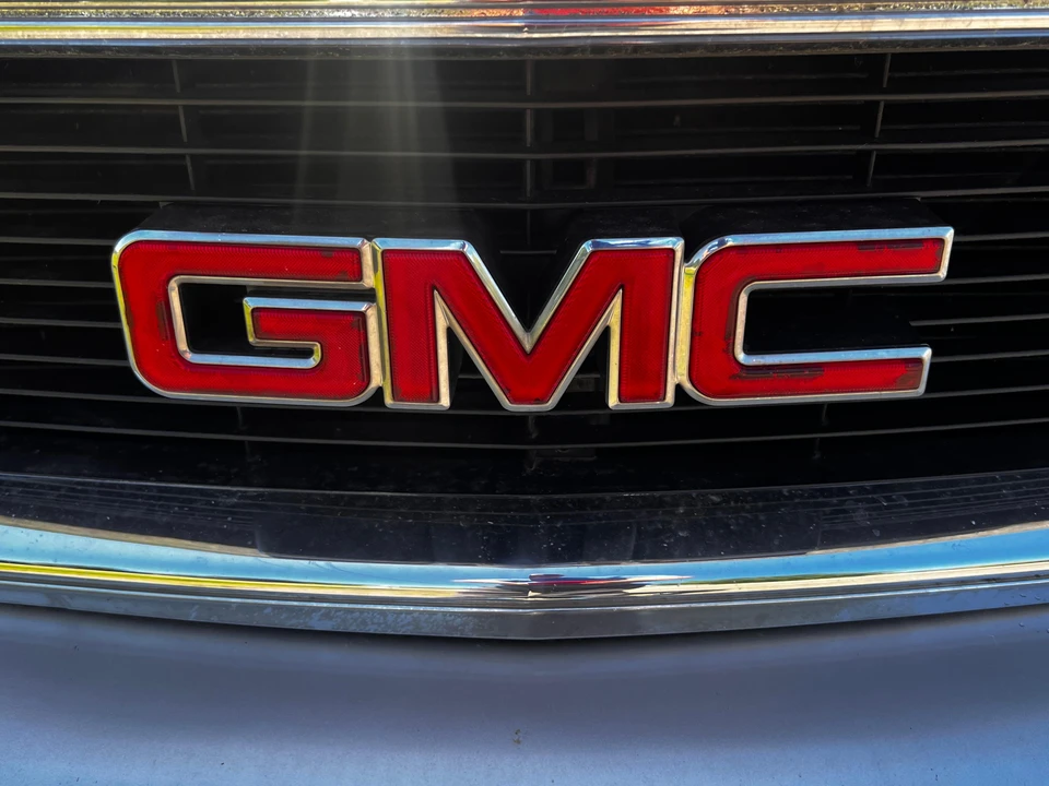 2004 GMC - Image 25 of 31