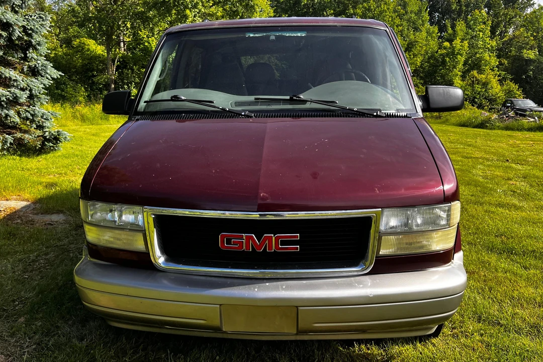 2004 GMC - Image 2 of 31