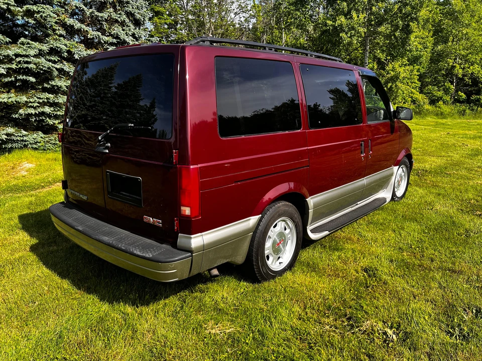 2004 GMC - Image 17 of 31