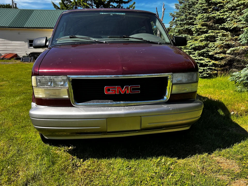 2004 GMC - Image 7 of 31