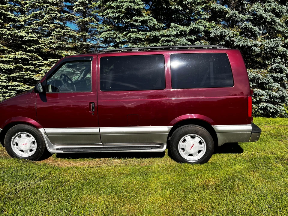 2004 GMC - Image 13 of 31