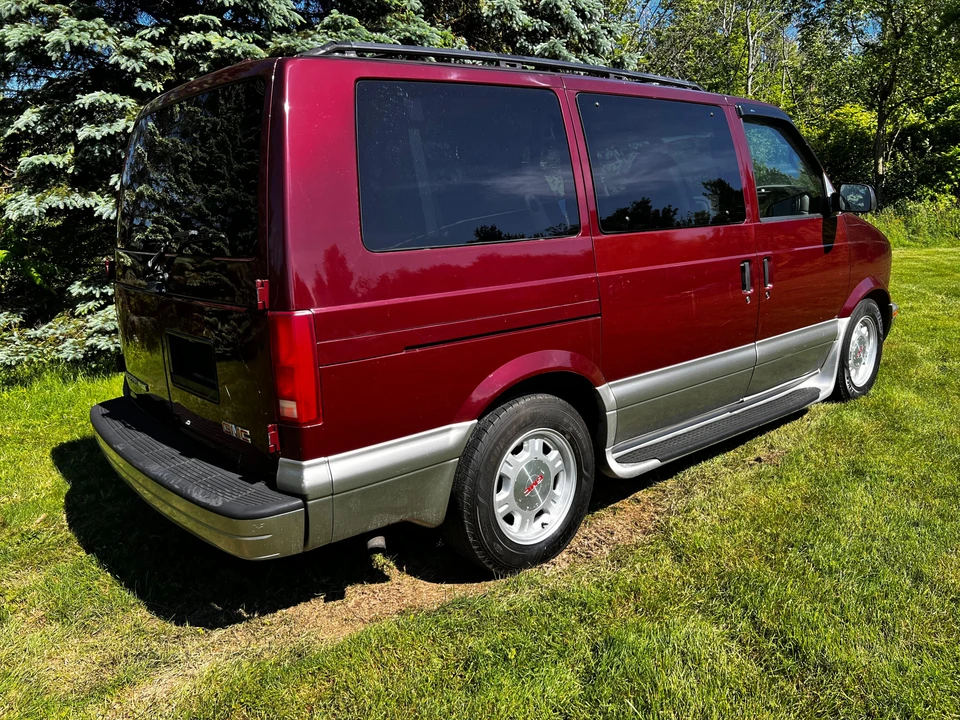 2004 GMC - Image 18 of 31