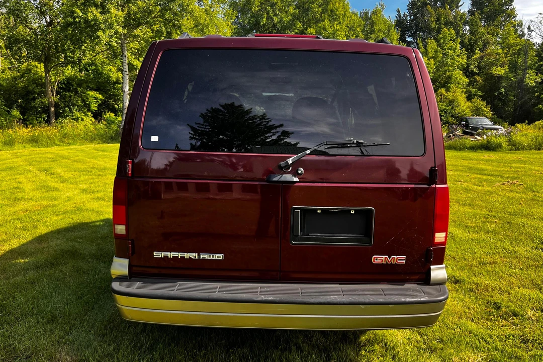 2004 GMC - Image 5 of 31