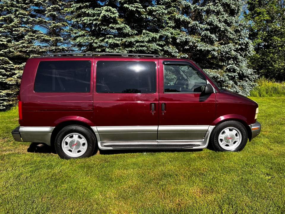 2004 GMC - Image 21 of 31