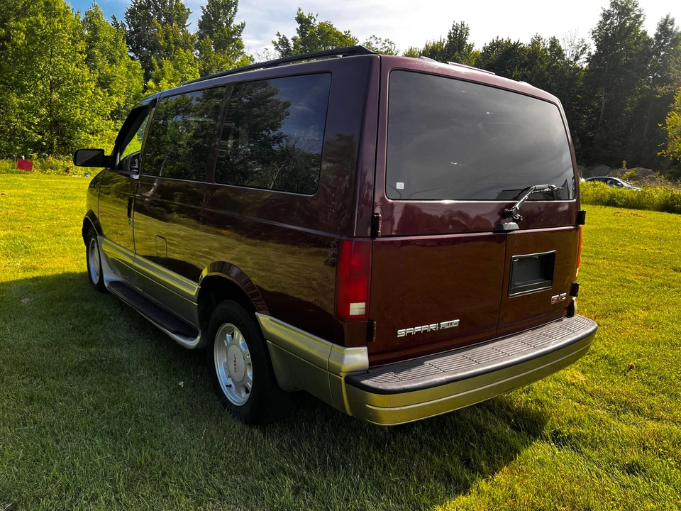 2004 GMC - Image 14 of 31