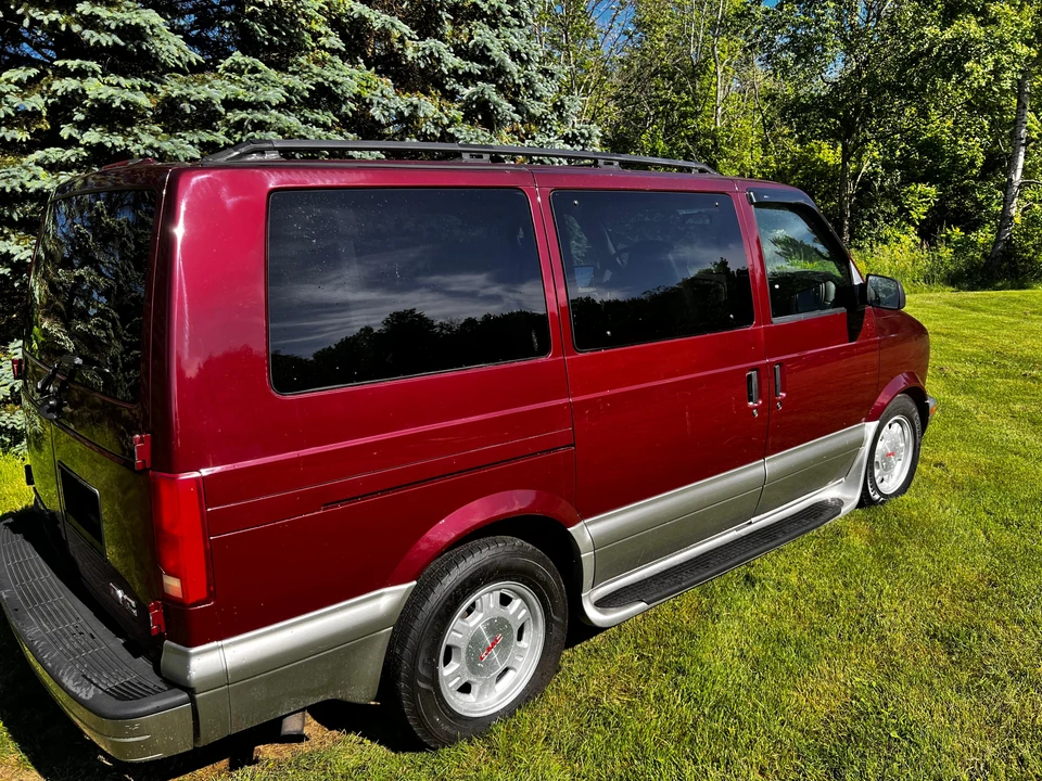2004 GMC - Image 19 of 31