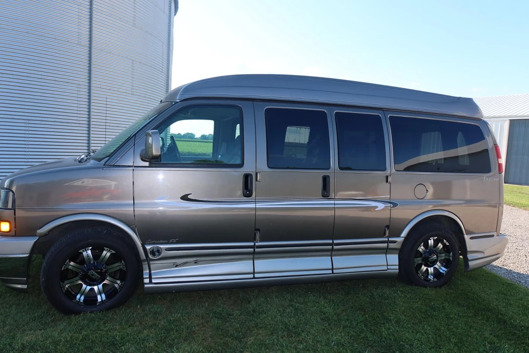 2004 GMC Savana - Image 15 of 31