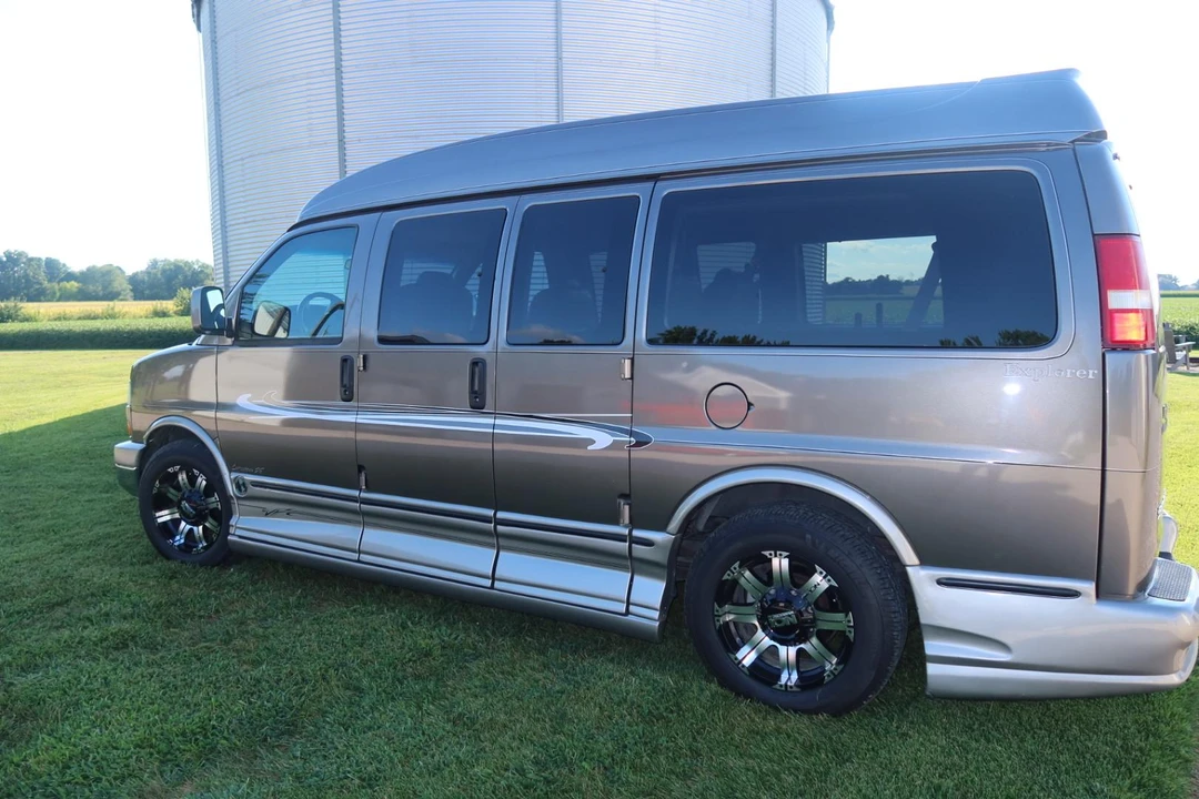 2004 GMC Savana - Image 27 of 31