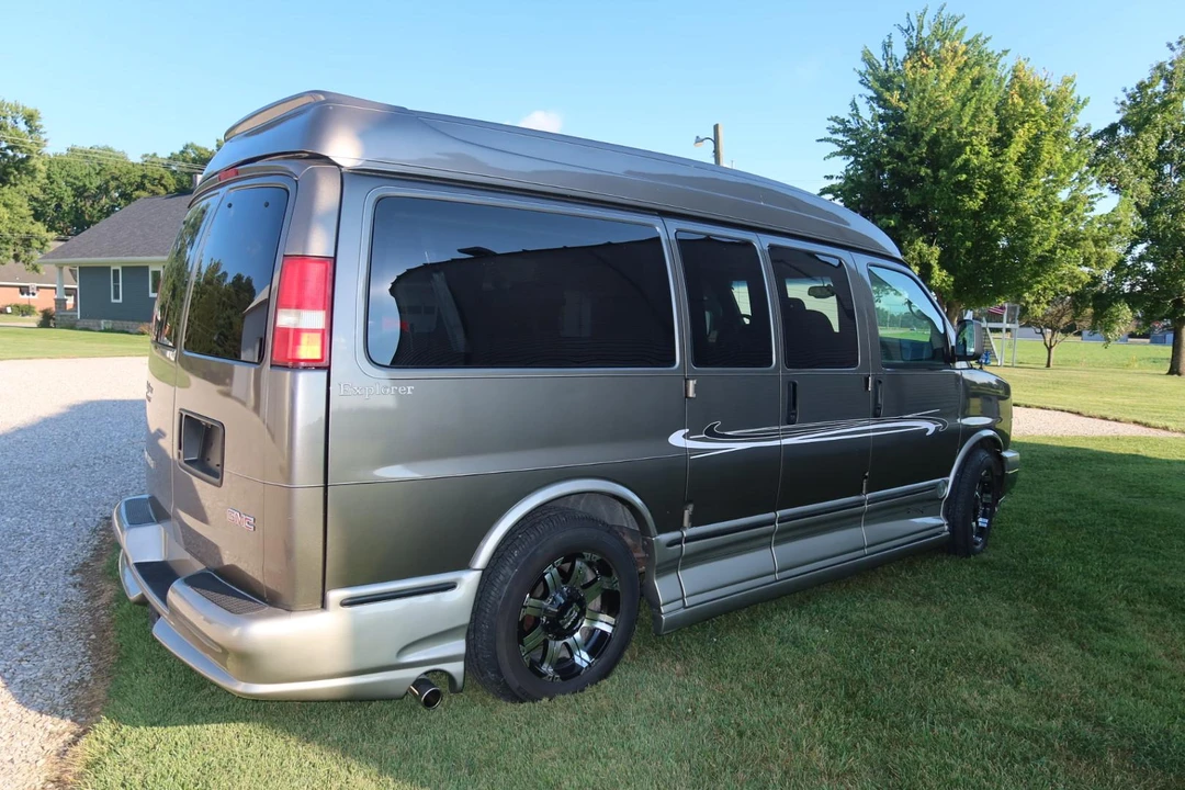 2004 GMC Savana - Image 24 of 31