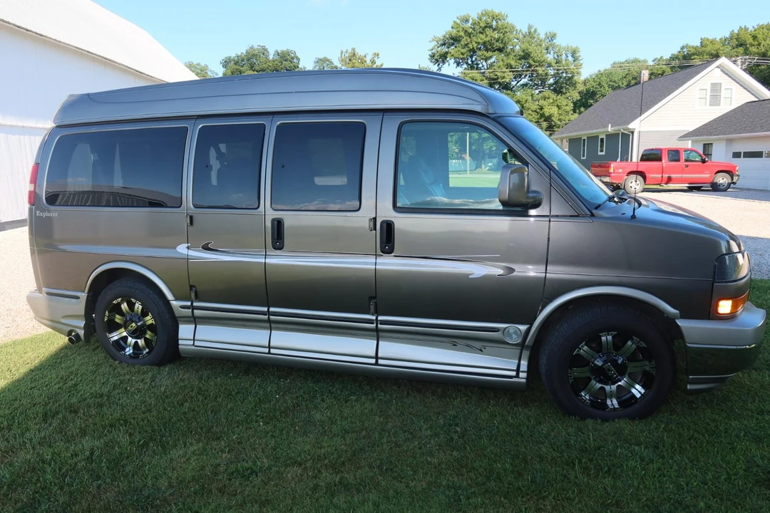 2004 GMC Savana - Image 27 of 31