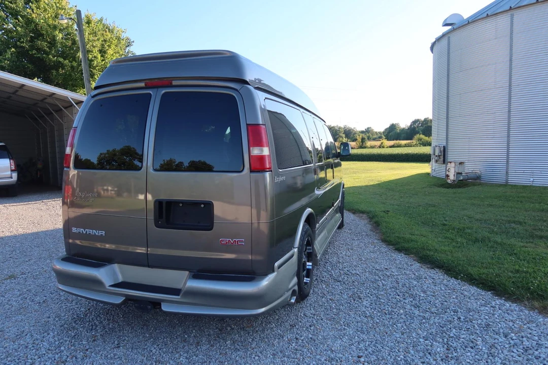 2004 GMC Savana - Image 8 of 31