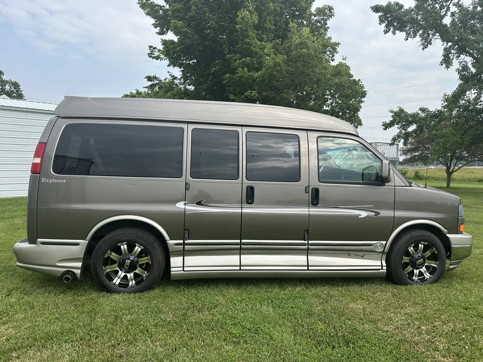 2004 GMC Savana - Image 19 of 31