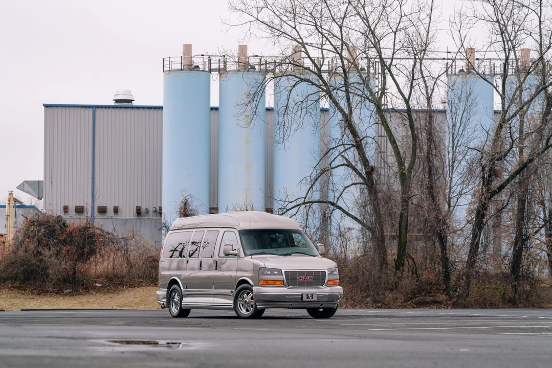 2004 GMC Savana - Image 18 of 31