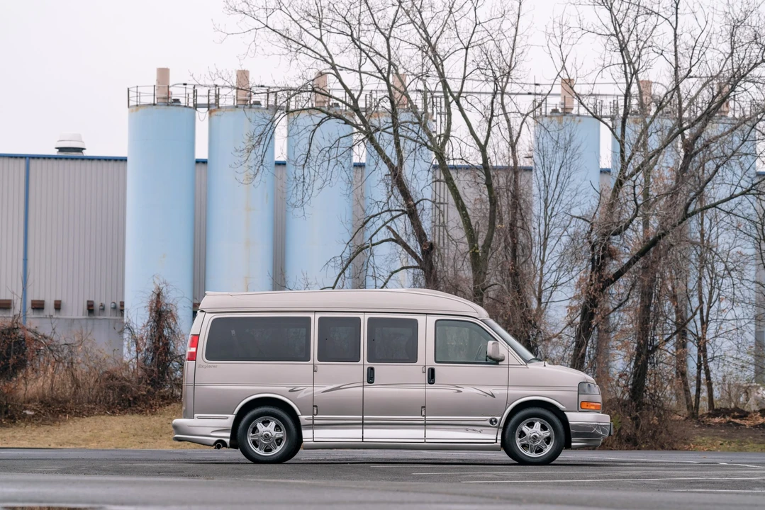 2004 GMC Savana - Image 17 of 31