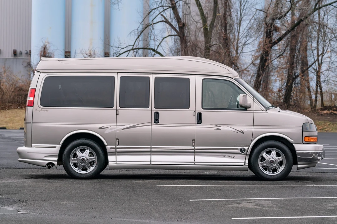 2004 GMC Savana - Image 15 of 31