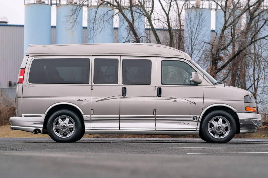 2004 GMC Savana - Image 16 of 31
