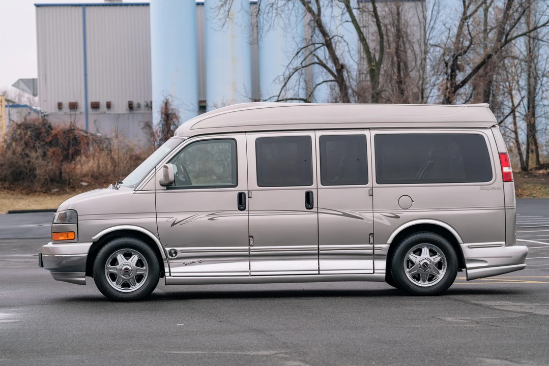 2004 GMC Savana - Image 8 of 31