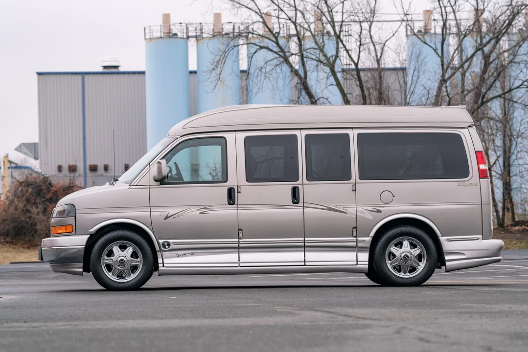 2004 GMC Savana - Image 7 of 31