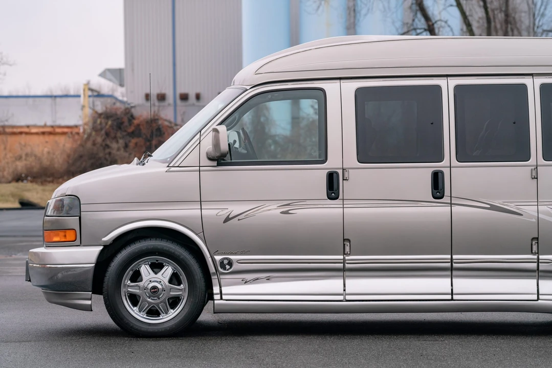 2004 GMC Savana - Image 27 of 31