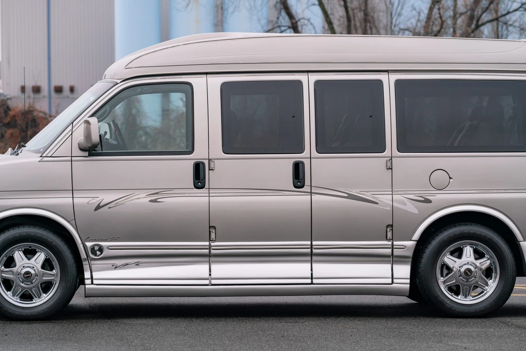 2004 GMC Savana - Image 28 of 31