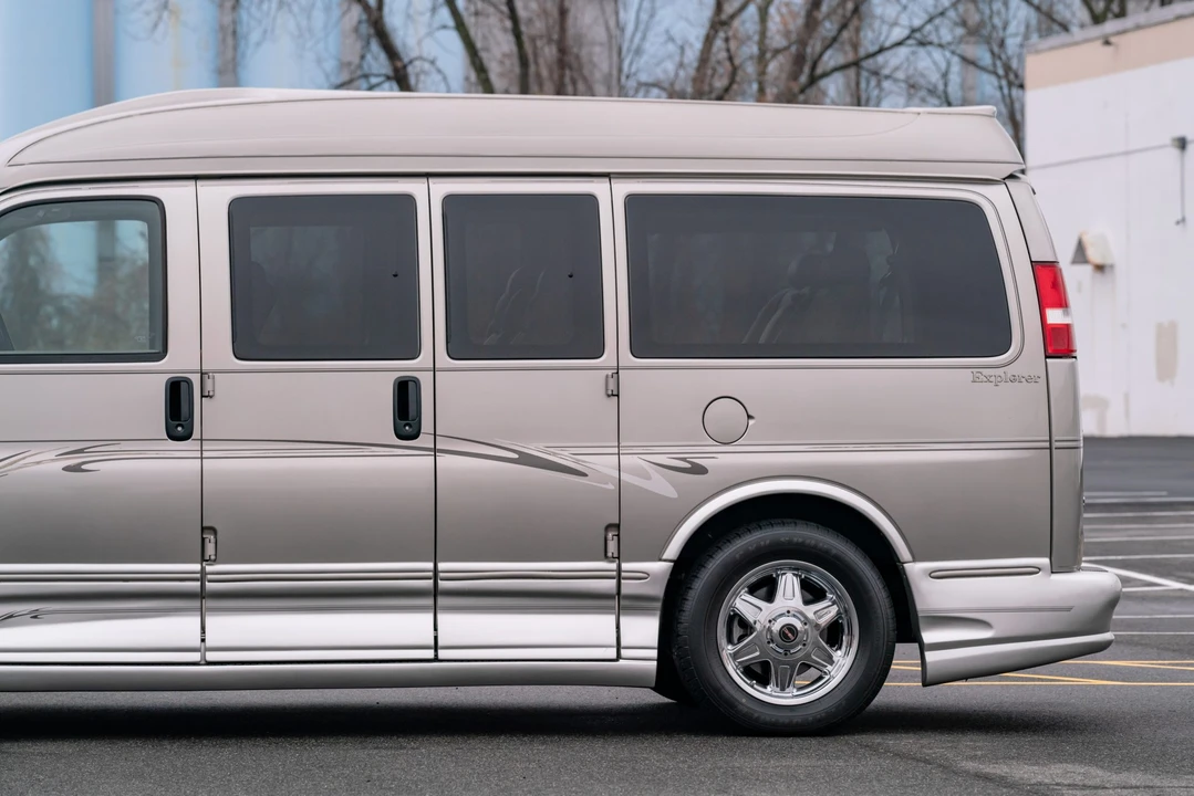 2004 GMC Savana - Image 29 of 31
