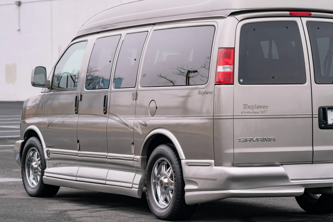 2004 GMC Savana - Image 30 of 31