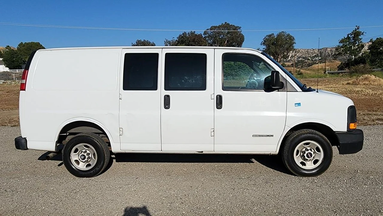 2004 GMC Savana - Image 13 of 21