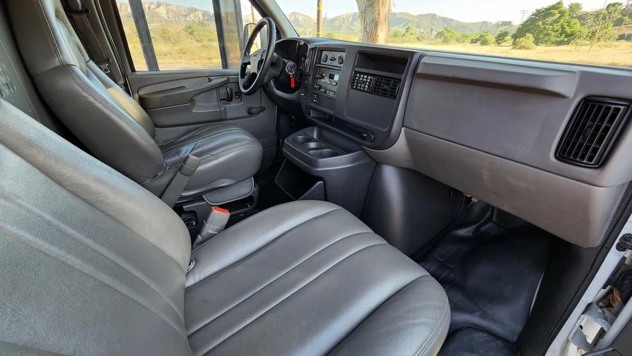 2004 GMC Savana - Image 10 of 12