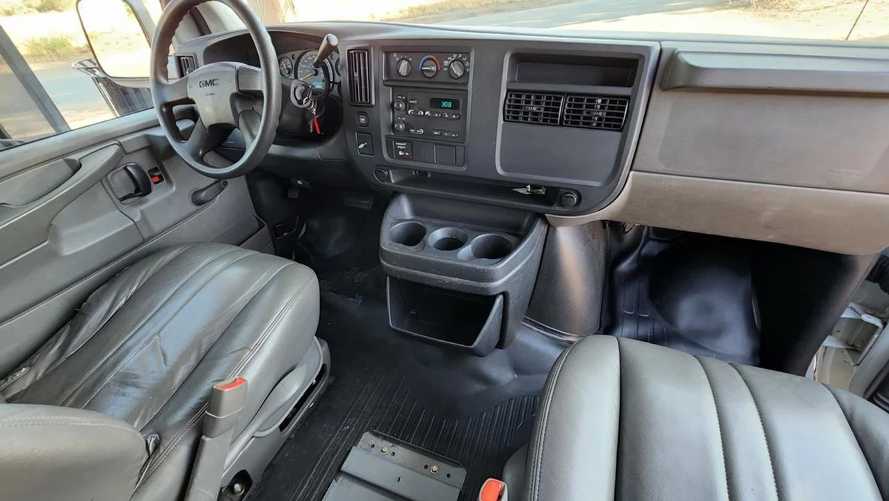 2004 GMC Savana - Image 8 of 12
