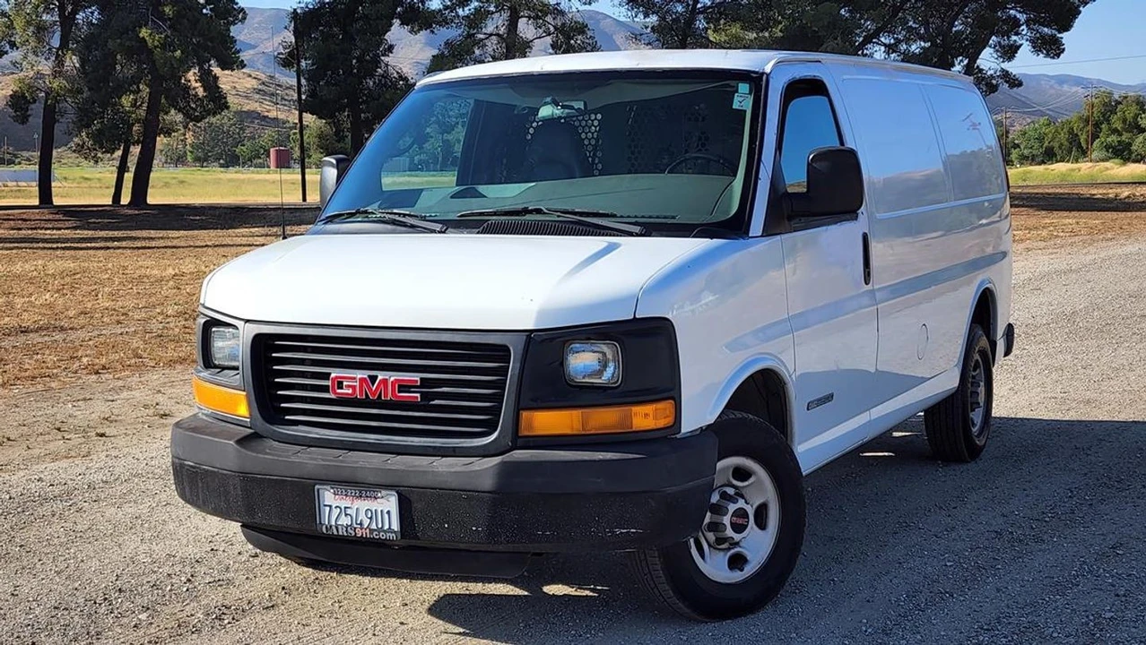 2004 GMC Savana - Image 5 of 12