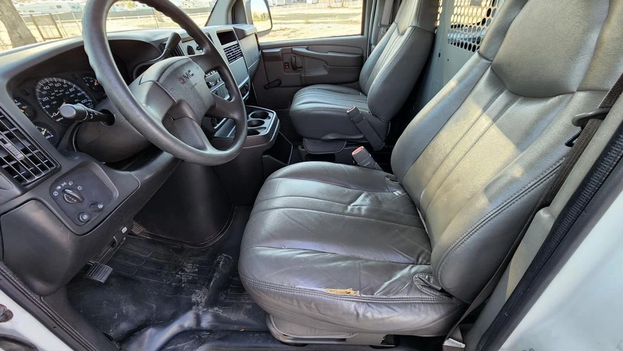 2004 GMC Savana - Image 14 of 21
