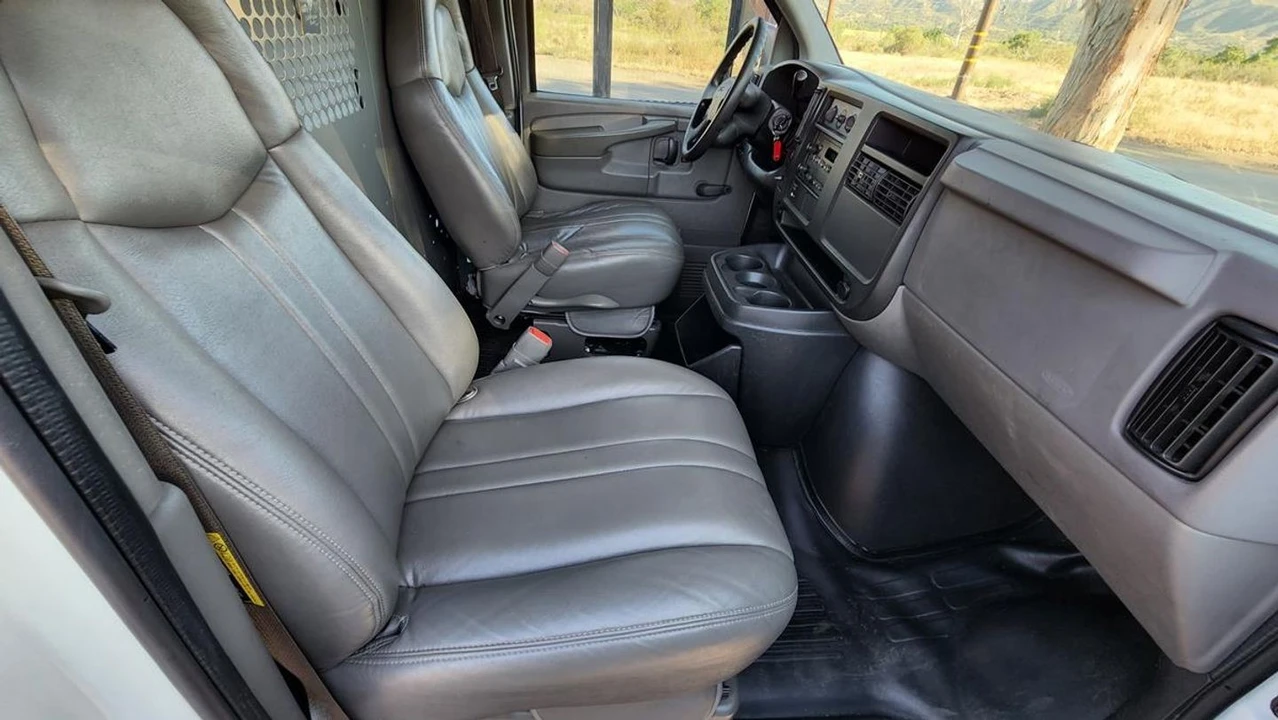 2004 GMC Savana - Image 15 of 21