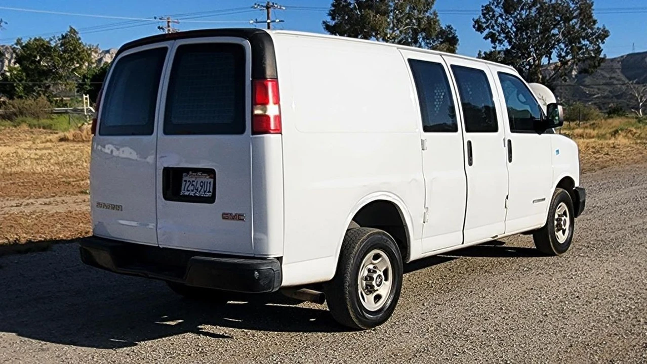 2004 GMC Savana - Image 7 of 21
