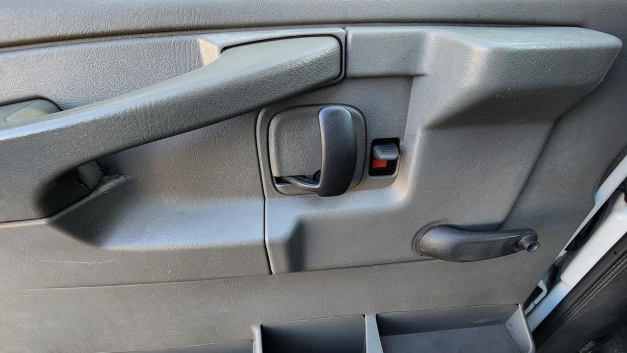 2004 GMC Savana - Image 20 of 21