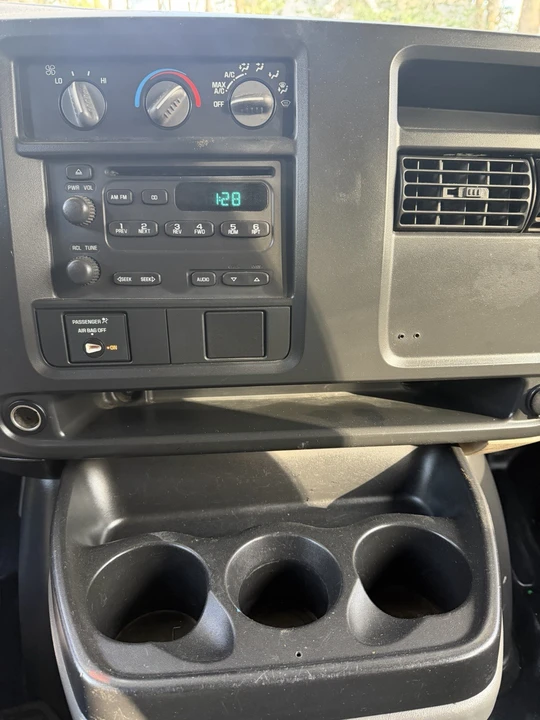 2004 GMC Savana - Image 9 of 20