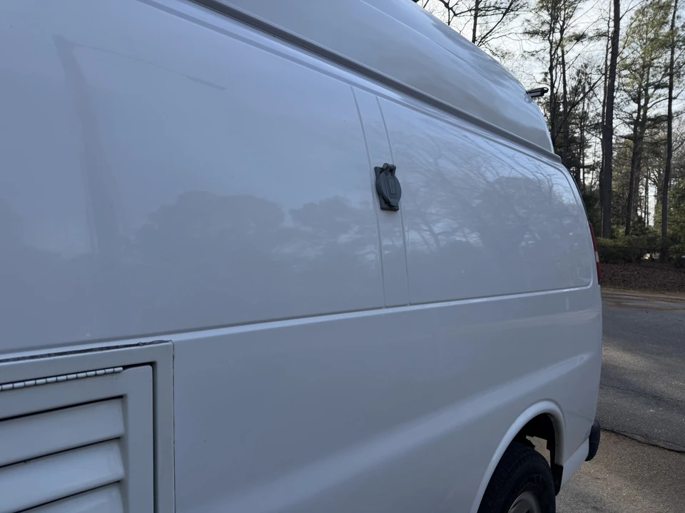 2004 GMC Savana - Image 13 of 20