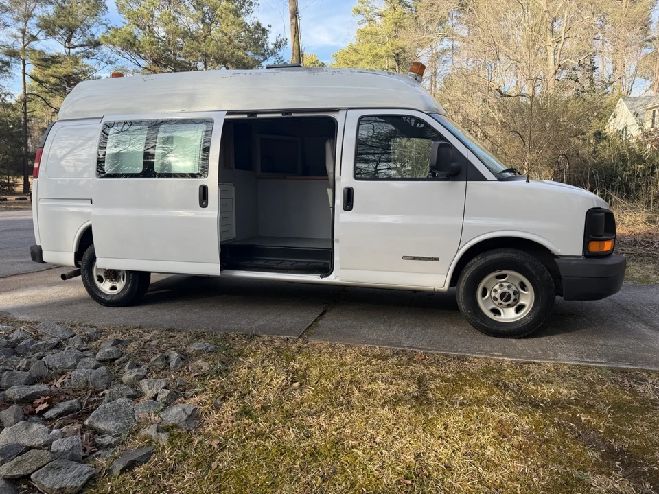 2004 GMC Savana - Image 11 of 20